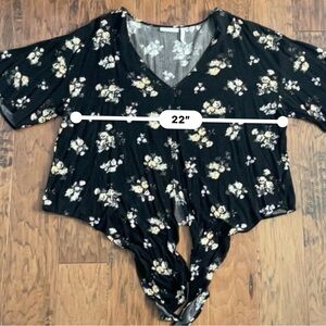 LUQ Black Floral Rhee Tie Front Top XXL